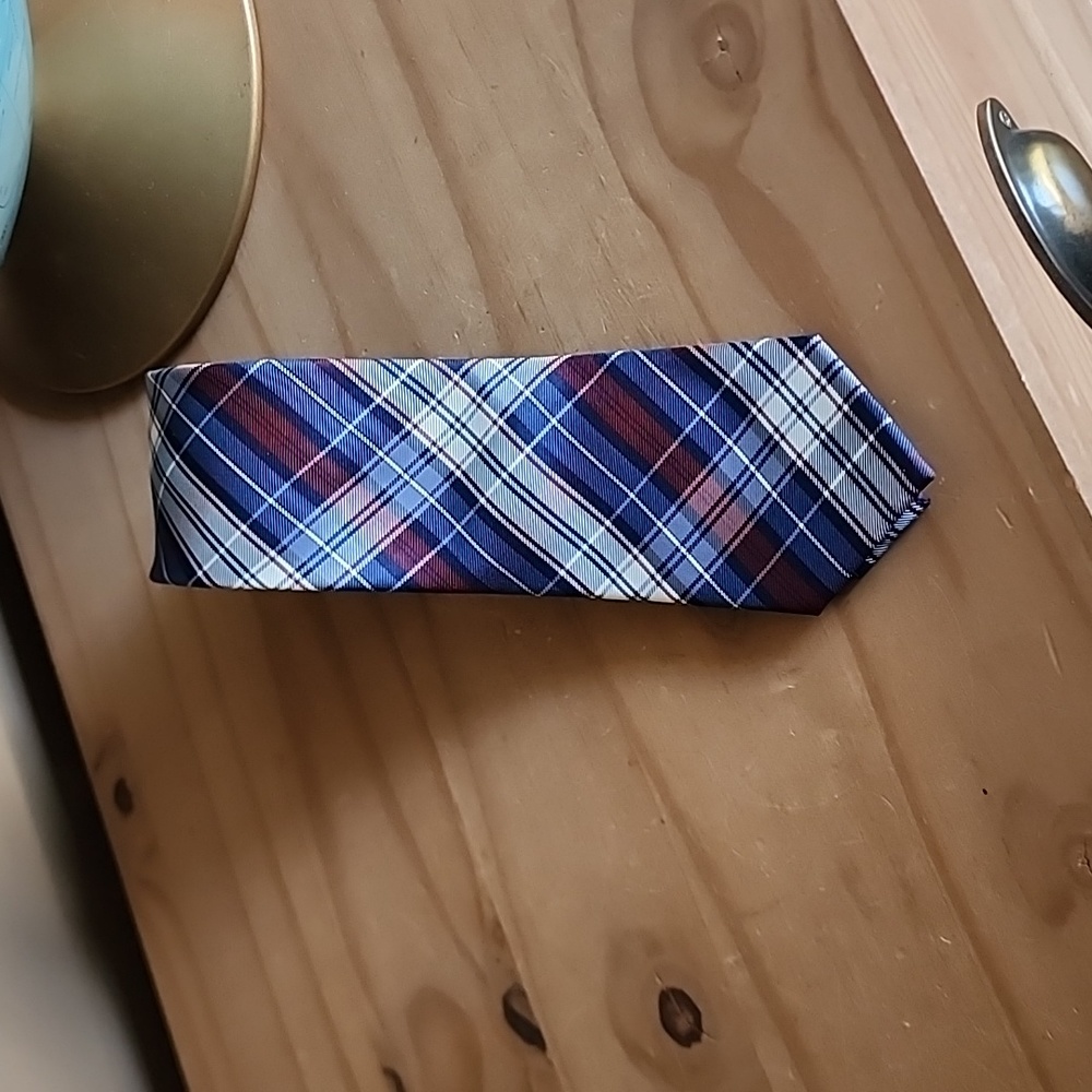 Classic Tommy Hilfiger skinny silk tie